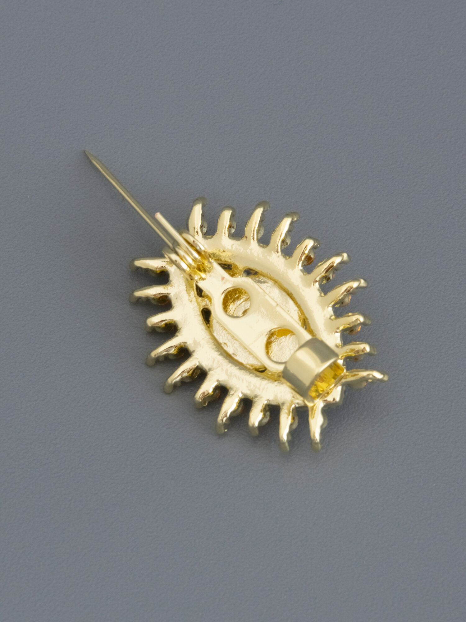 Брошь ЖемАрт, кристалл, 1 шт., белый, зеленый, черный, золотой — фото 1