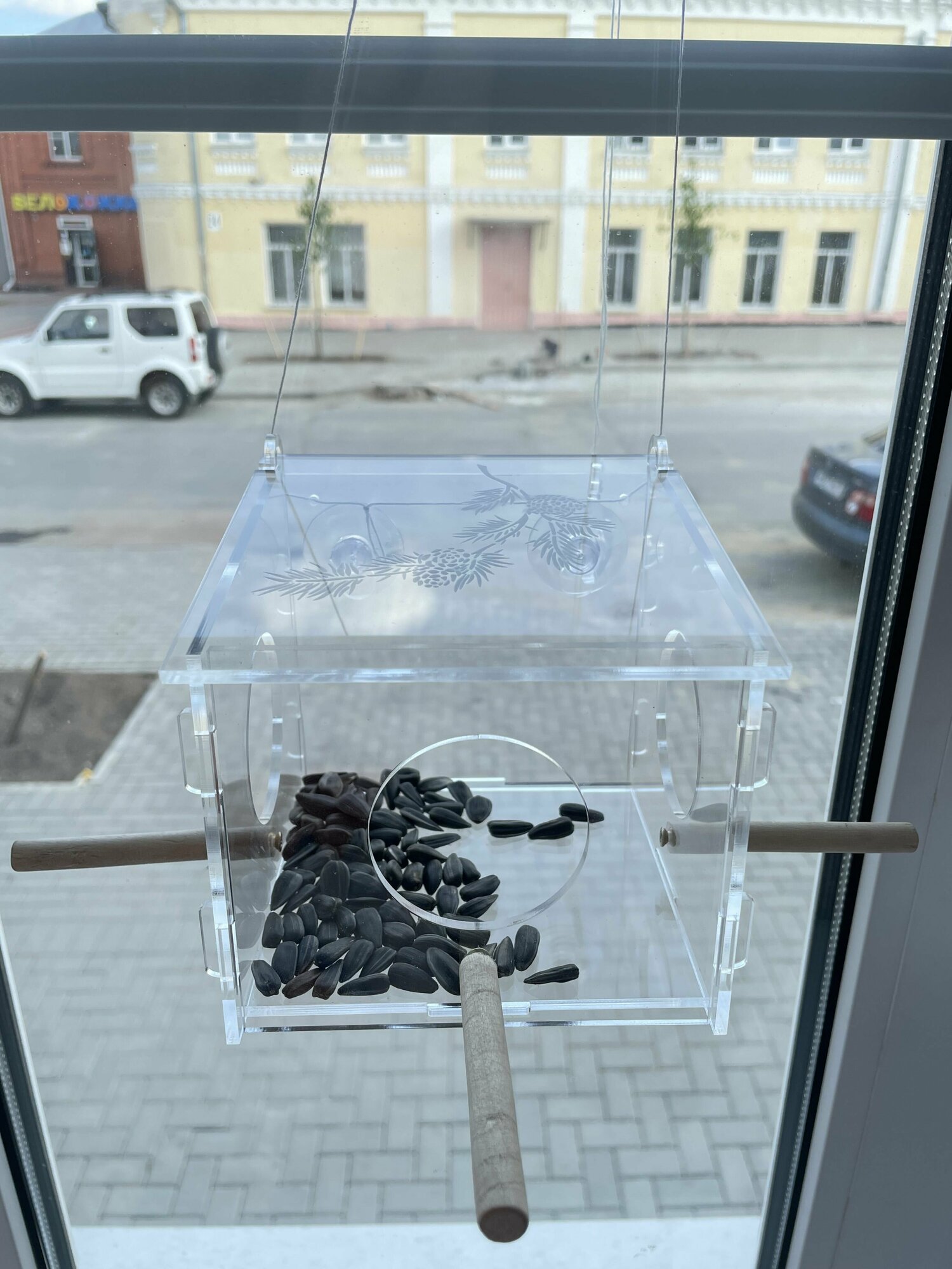 Прозрачная кормушка "Куб" - фотография № 3