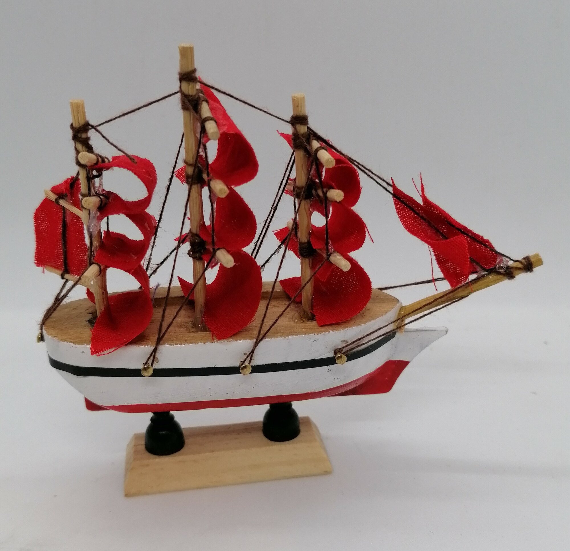 Корабль Санкт-Петербург, "алые паруса", 12 см — фото 1