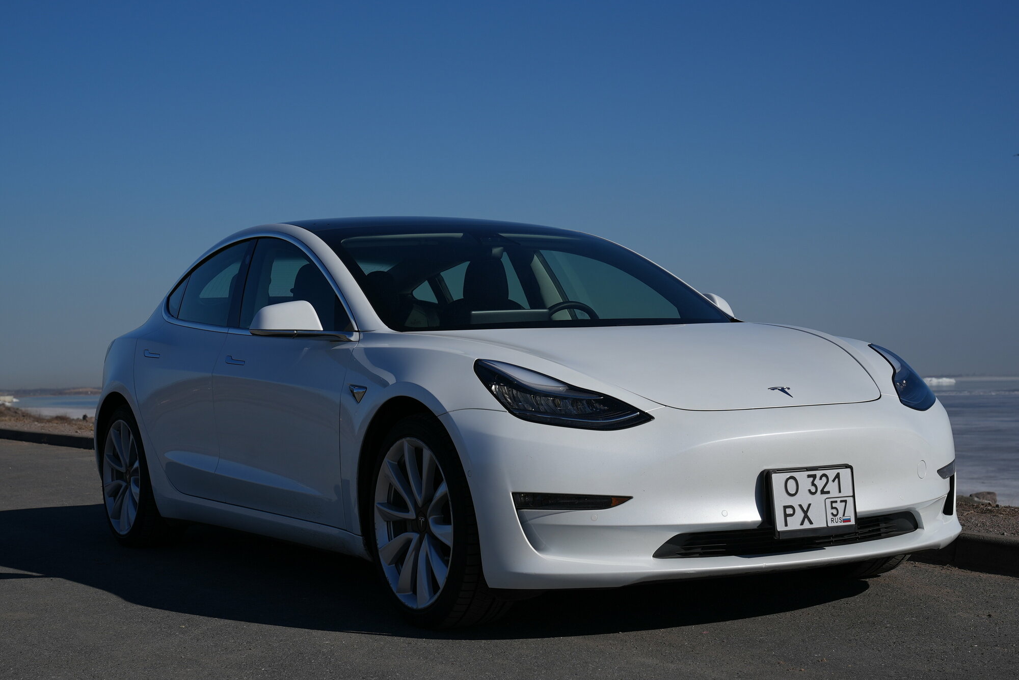 Сертификат на Заезд за рулем Tesla Model 3 в подарочной упаковке