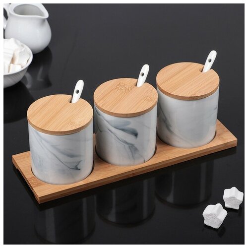 фото Набор банок для сыпучих продуктов на дерев подставке 3 шт "эстет. мрамор" 310 мл, 3 ложки 4066255 сима-ленд