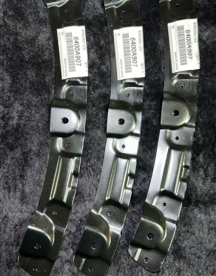 фото Кронштейн бампера боковой левый Паджеро 4 Mitsubishi Pajero IV 6400A907