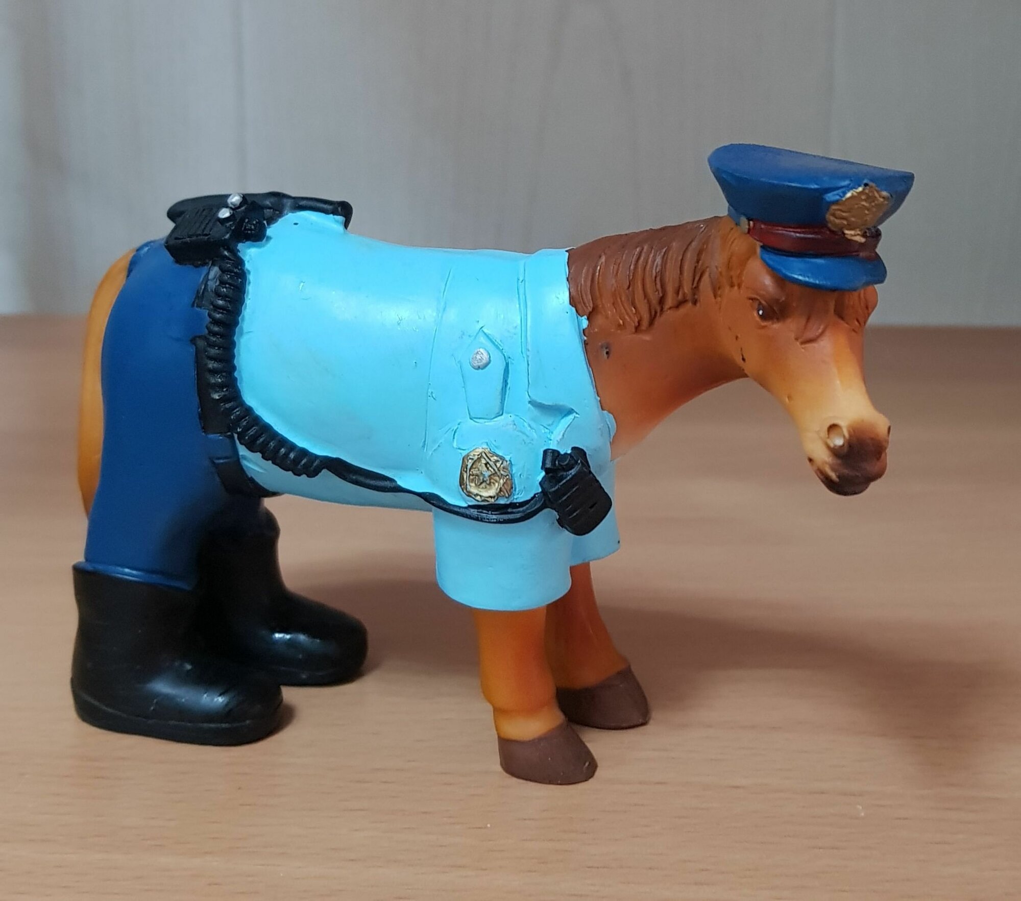 Статуэтка декоративная "Полицейский" лошадь 13х9х5см, полистоун, 1383