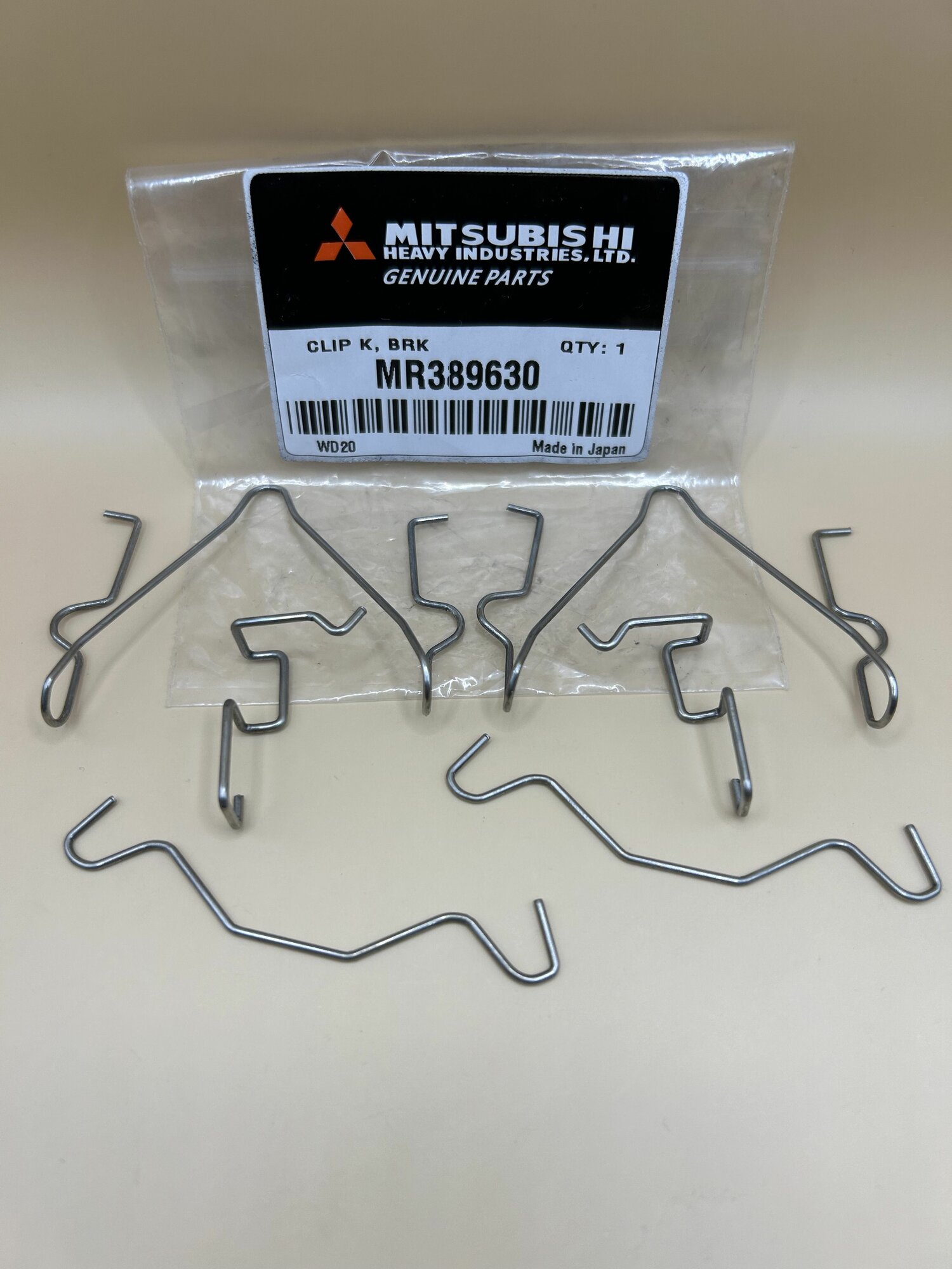 Mitsubishi Установочный комплект колодок, арт. MR389630