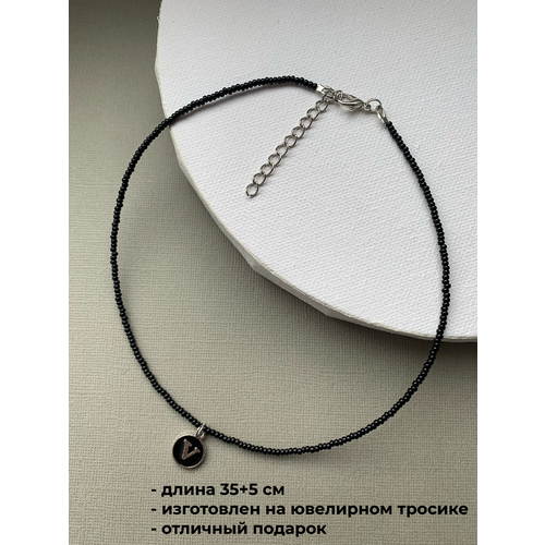 фото Чокер из бисера с буквой sofiaccessories