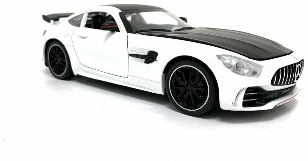Машинка металлическая инерционная/ Модель машины/ Mercedes GT63 AMG белый/ Подарок для мальчика