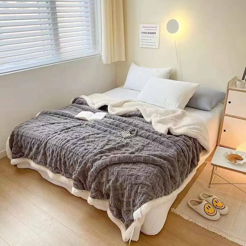 Плед покрывало на кровать, теплое одеяло флисовое - фотография № 5