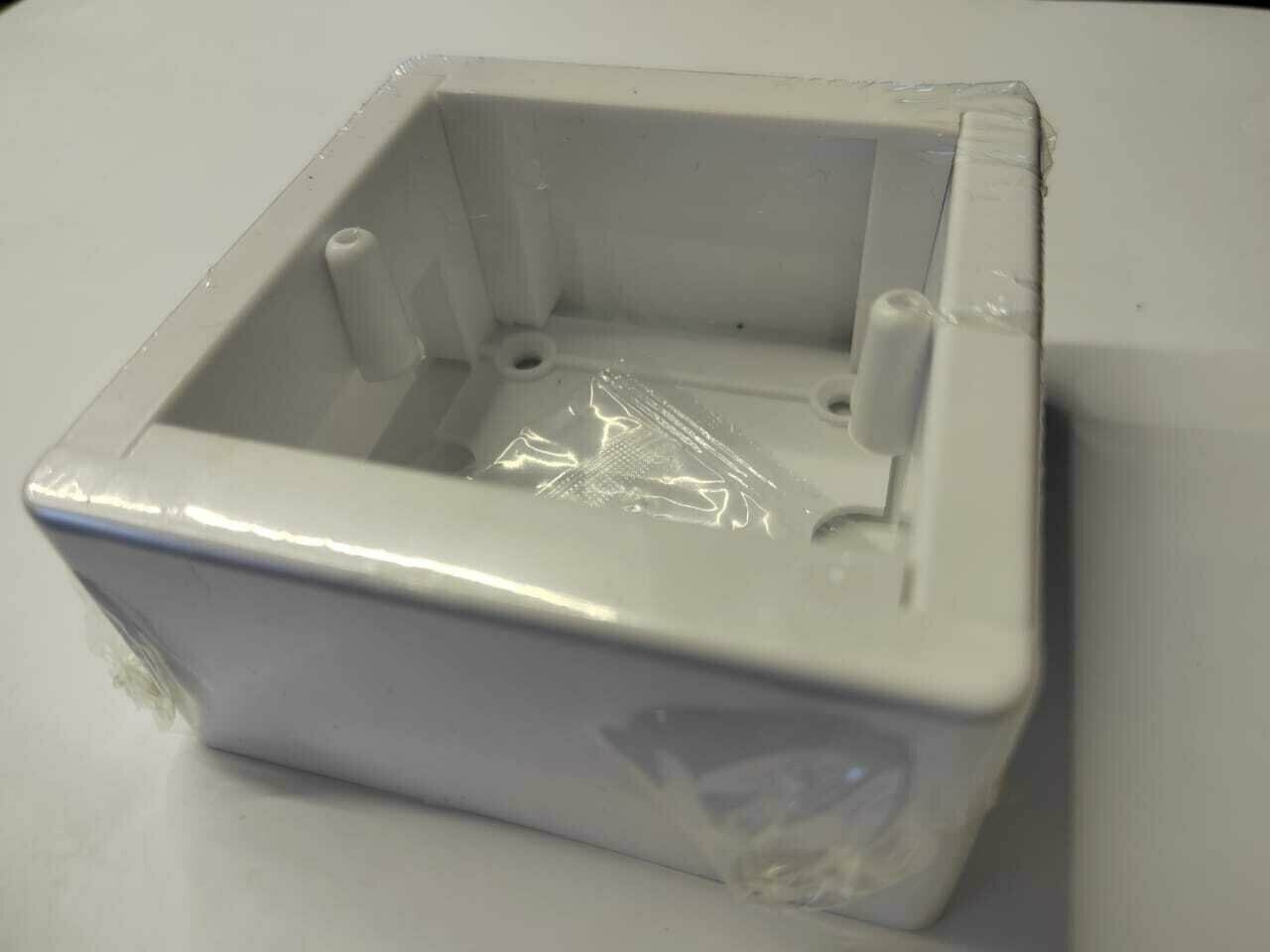 Накладная коробка для регулятора теплого пола и обогревателей 88*88*44мм - фотография № 4
