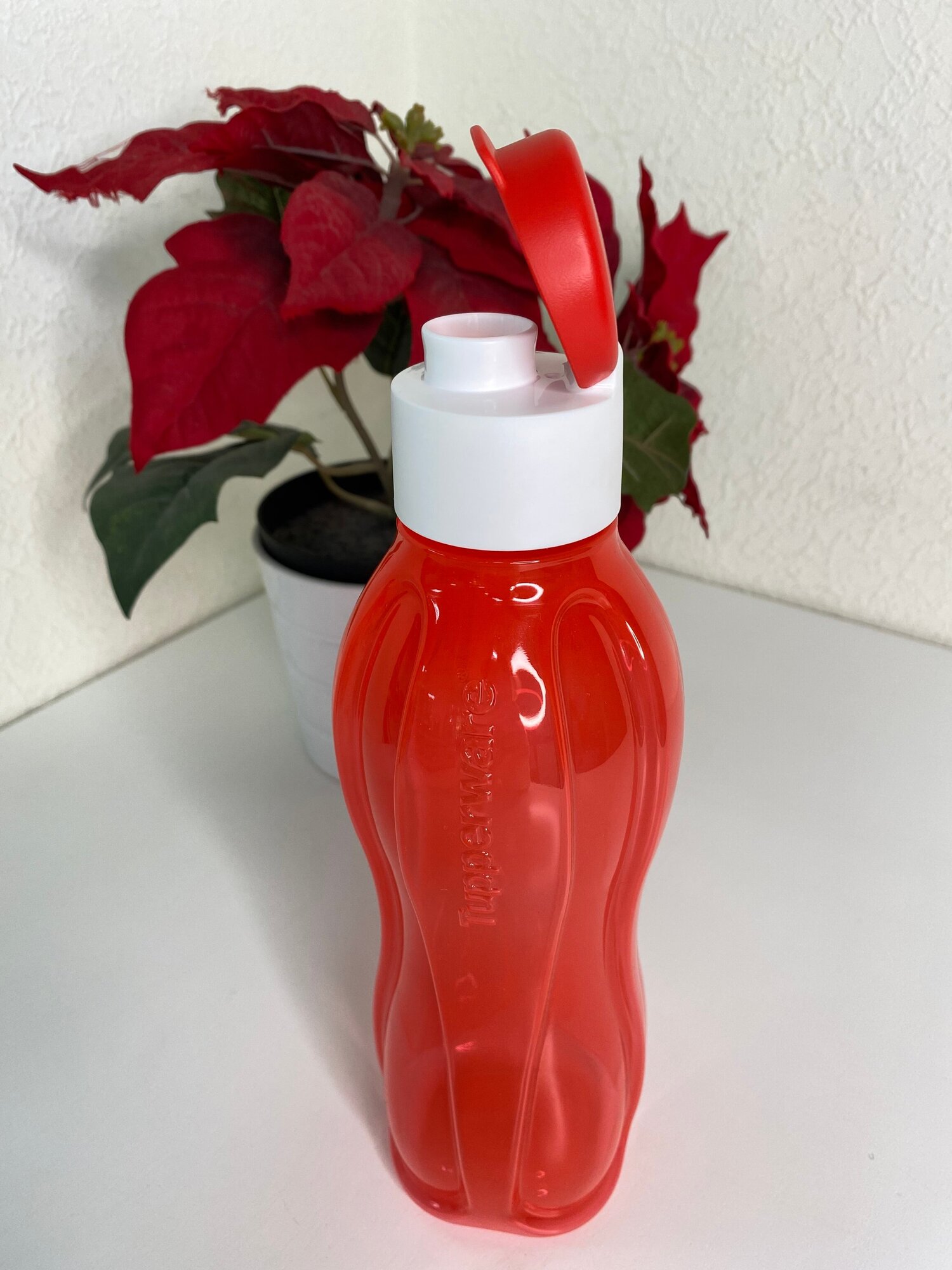 Tupperware Эко-бутылка 750 мл с клапаном красная - фотография № 4