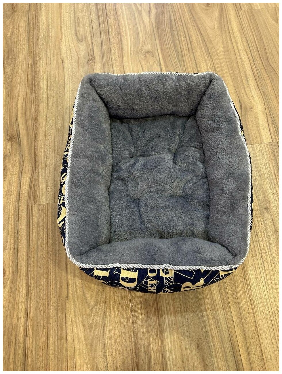 Прямоугольная лежанка со съемной подушкой для собак и кошек мелких пород - фотография № 2