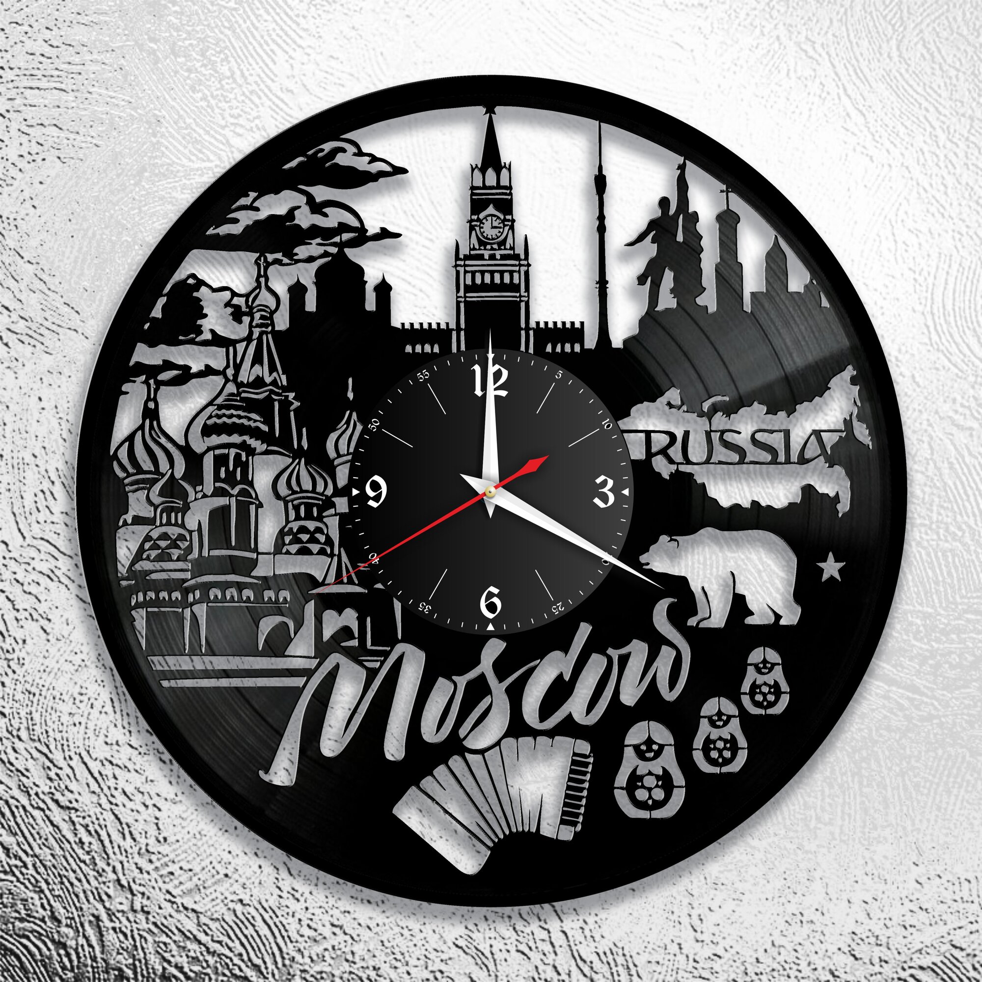 Настенные часы из виниловой пластинки с изображением Москвы