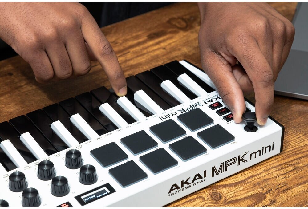 AKAI PRO MPK MINI MK3 W white/black миди клавиатура с уменьшенными клавишами, цвет белый с черной клавиатурой