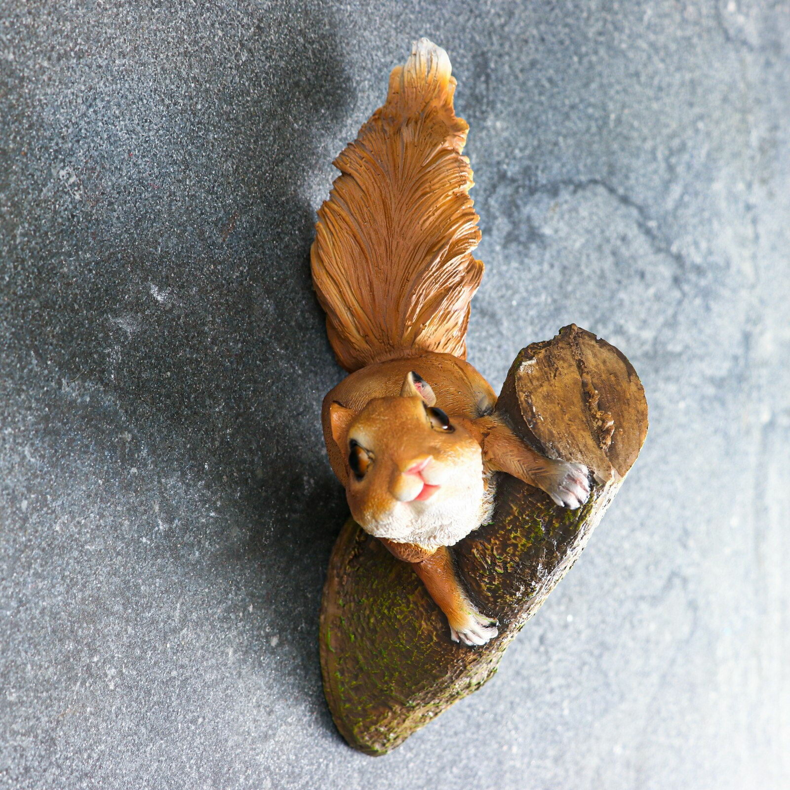 Подвесной декор из полистоуна 