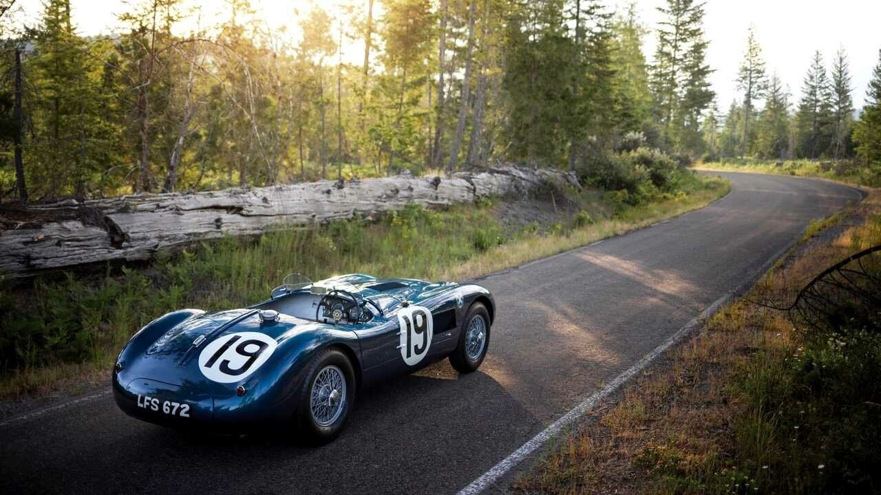 Картина на холсте 110x60 LinxOne "Ягуар Jaguar Тачки Cars" интерьерная для дома / на стену / на кухню / с подрамником