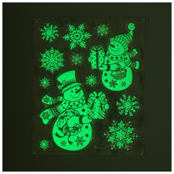 Наклейки на окна Sima-land "Новогодние" снеговики, 27х18 см, светятся в темноте (7865951)