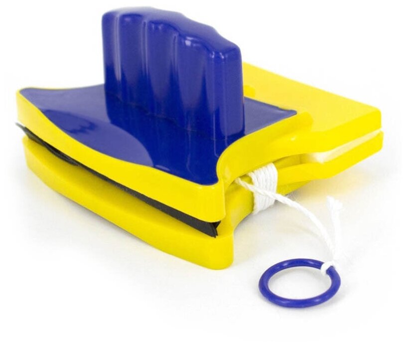 Стеклоочиститель. Магнитная щетка для мытья окон. Размер 12х11 см синего цвета