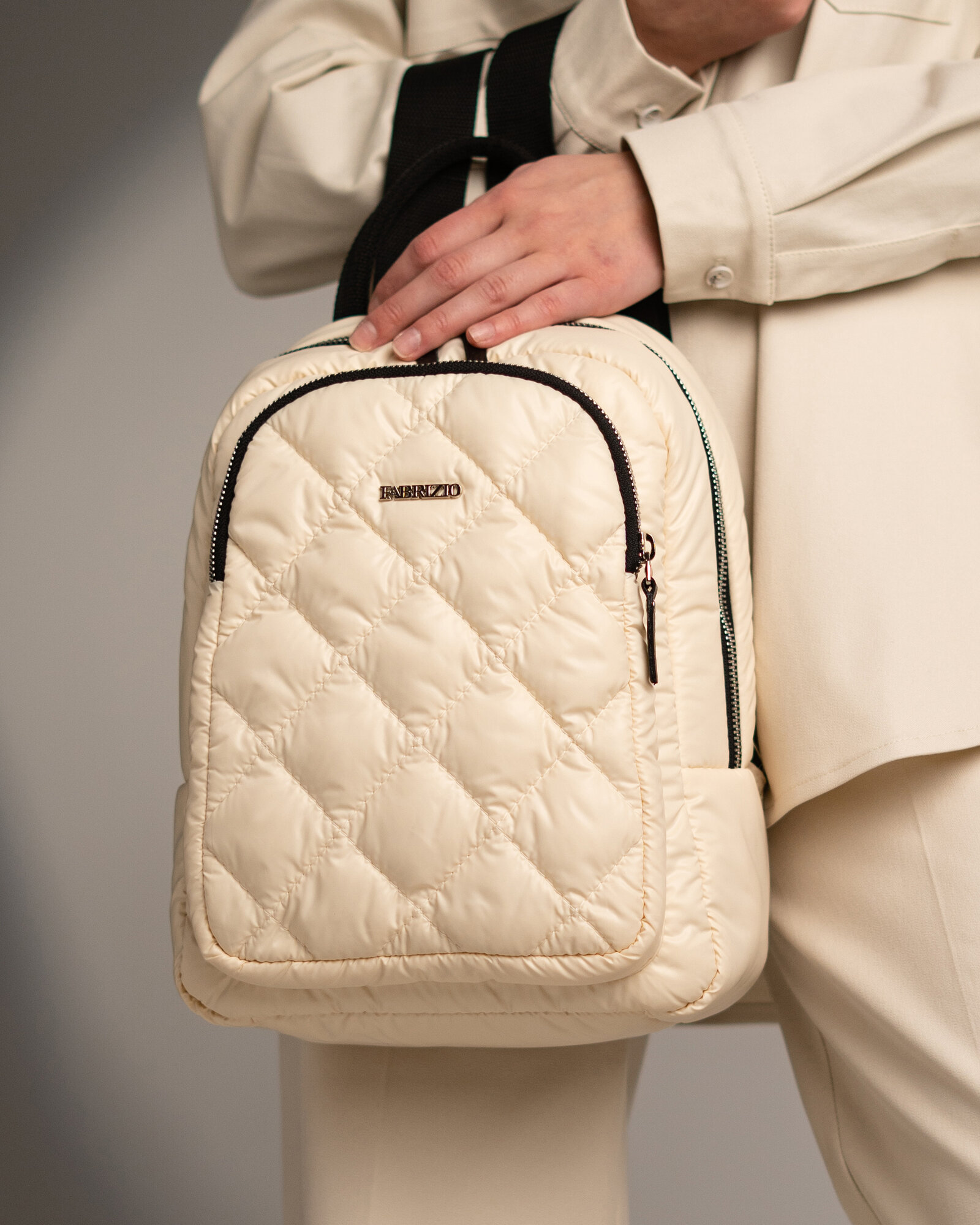 Рюкзак FABRIZIO CLUB маленький тканевый стеганый, фактура рельефная, стеганая, лаковая, молочный — фото 1