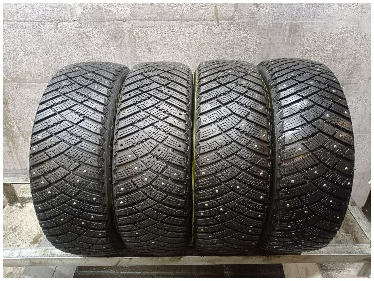 Goodyear UltraGrip Ice Arctic 185/60 R15 БУ Шины Зимние