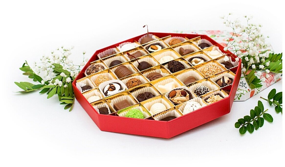Коробка шоколадных конфет ручной работы Фраде - восьмигранник (на 37 конфет) (маки и розы) - фотография № 2