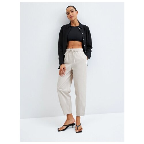 фото Zarina брюки-бананы, цвет кремовый/светлый беж, размер xs (ru 42)