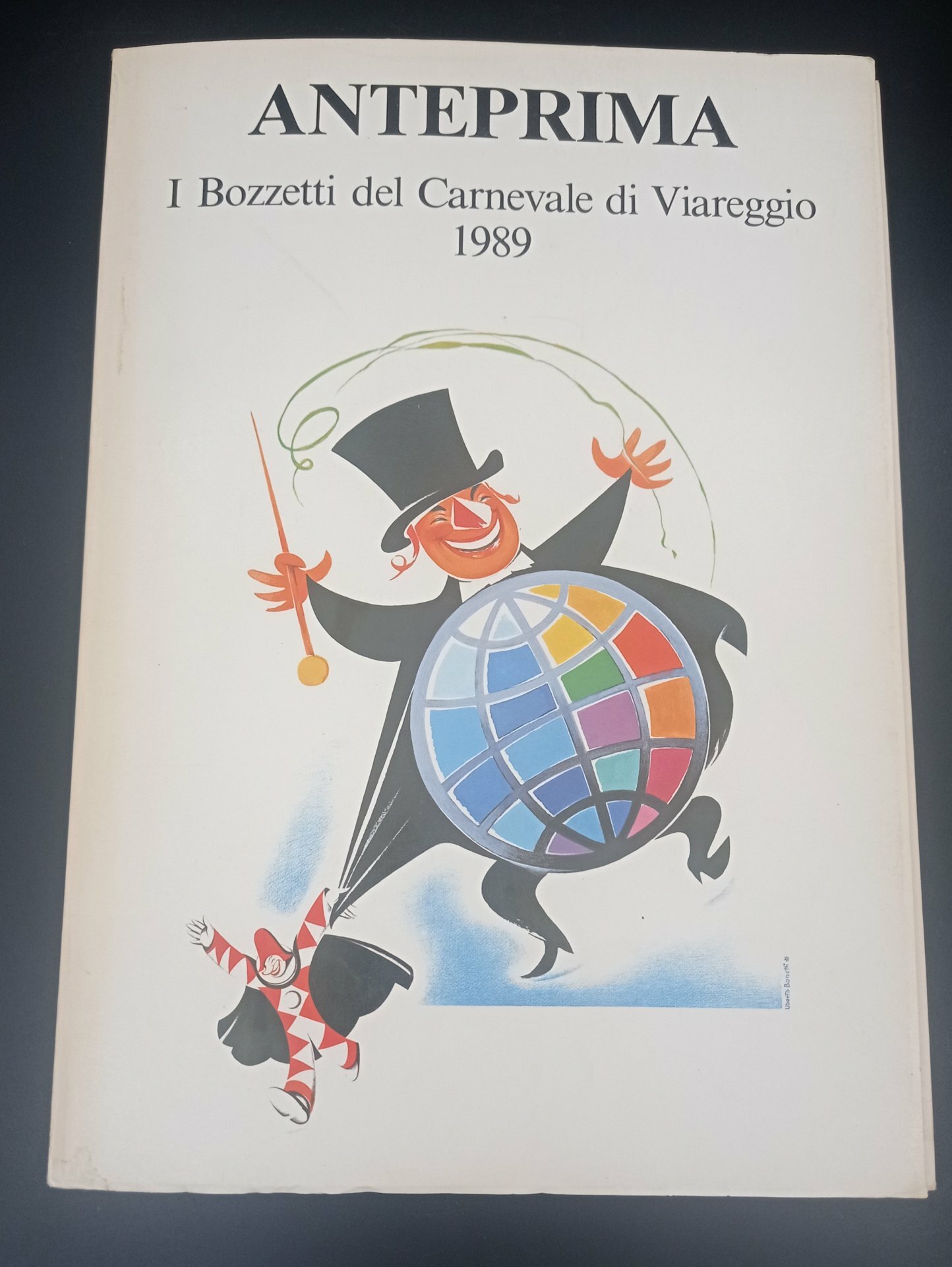 Книга с репродукциями "Anteprima. I Bozzetti del Carnevale di Viareggio 1989" (Премьера. Эскизы карнавала в Виареджо 1989)
