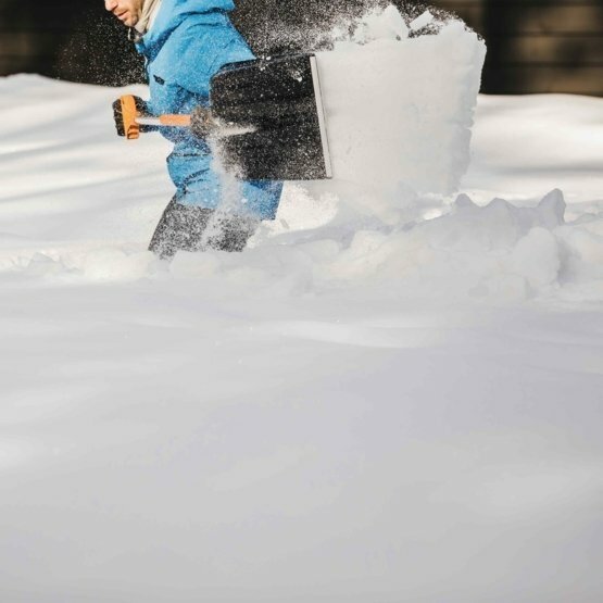 Лопата снеговая FISKARS SnowXpert (1062827) - фотография № 2