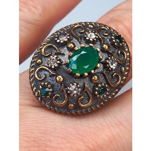 фото Кольцо с зеленым камнем винтажное украшения винтаж