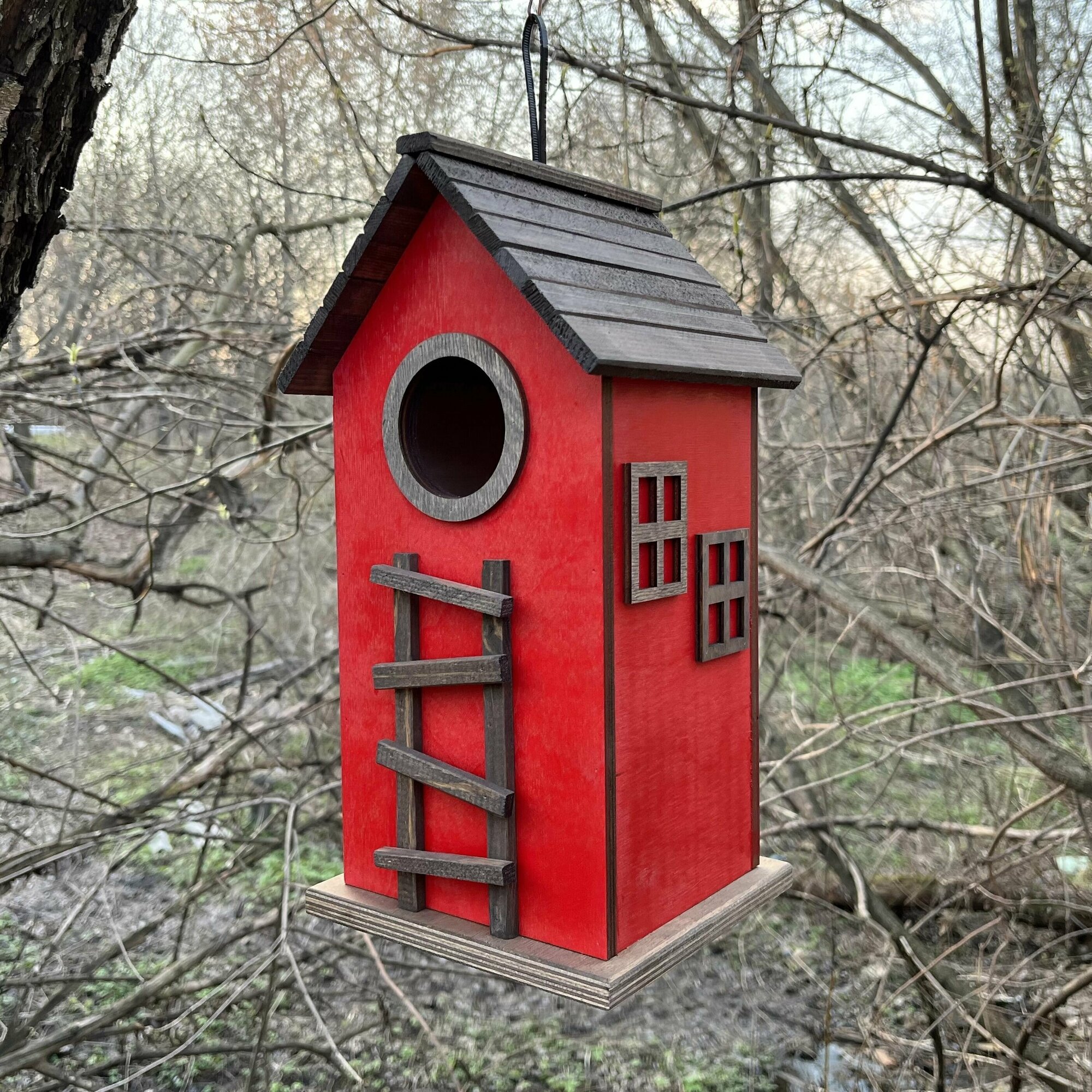 Деревянный скворечник для птиц PinePeak / Кормушка для птиц подвесная для дачи и сада, 350х180х180мм - фотография № 1