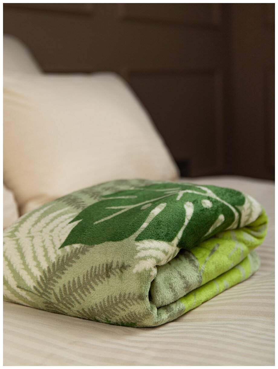 Плед TexRepublic Absolute 180х200 см, 2 спальный, фланель, покрывало на диван, теплый, мягкий, зеленый, оливковый, рисунок монстера и папоротник - фотография № 19