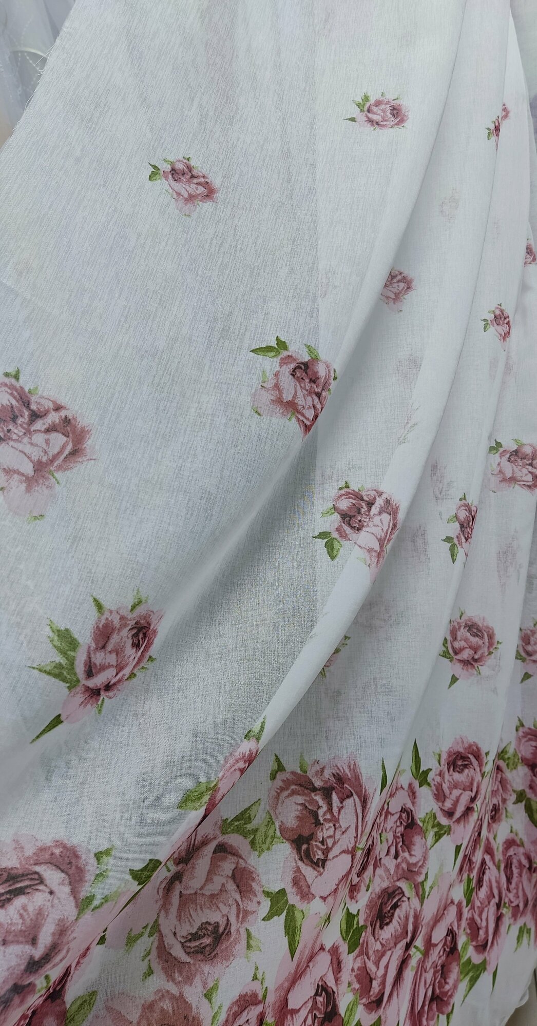 фото Тюль Цветы. Эффектный тюль в романтичном стиле Прованс. Ширина 5м, высота 2,70, на шторной ленте.