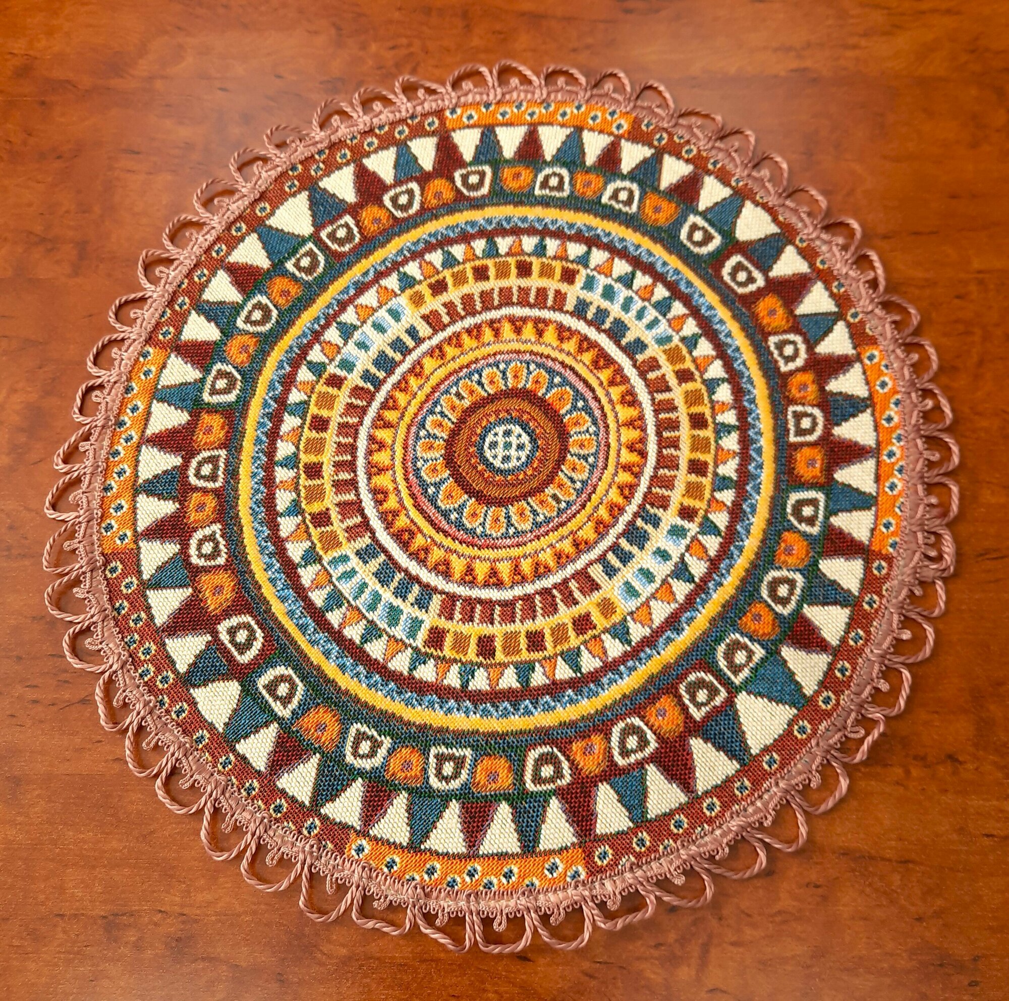 фото Салфетка декоративная из гобелена d-32 Сомбреро