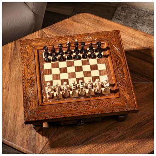 шахматы тёмно красная классика Шахматы ручной работы Классика с резкой, на ножках, 42х42 см, массив ореха, Армения