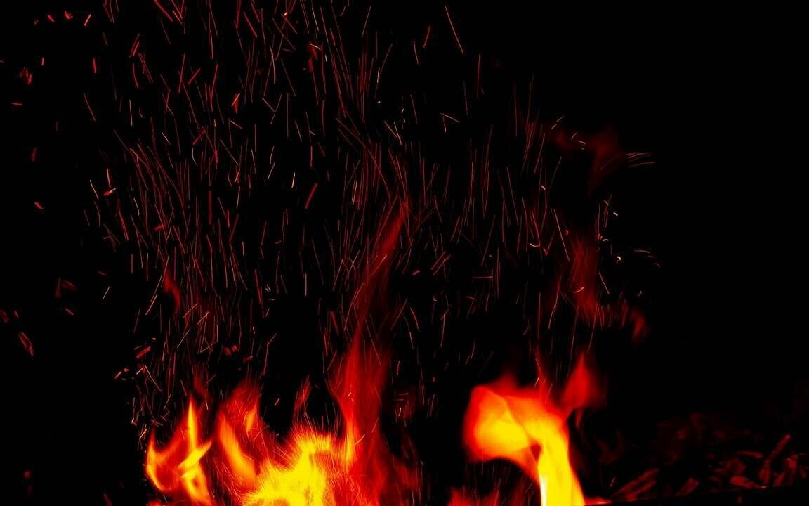 Картина на холсте 60x110 LinxOne "Костер, пламя, искры, огонь, черный" интерьерная для дома / на стену / на кухню / с подрамником