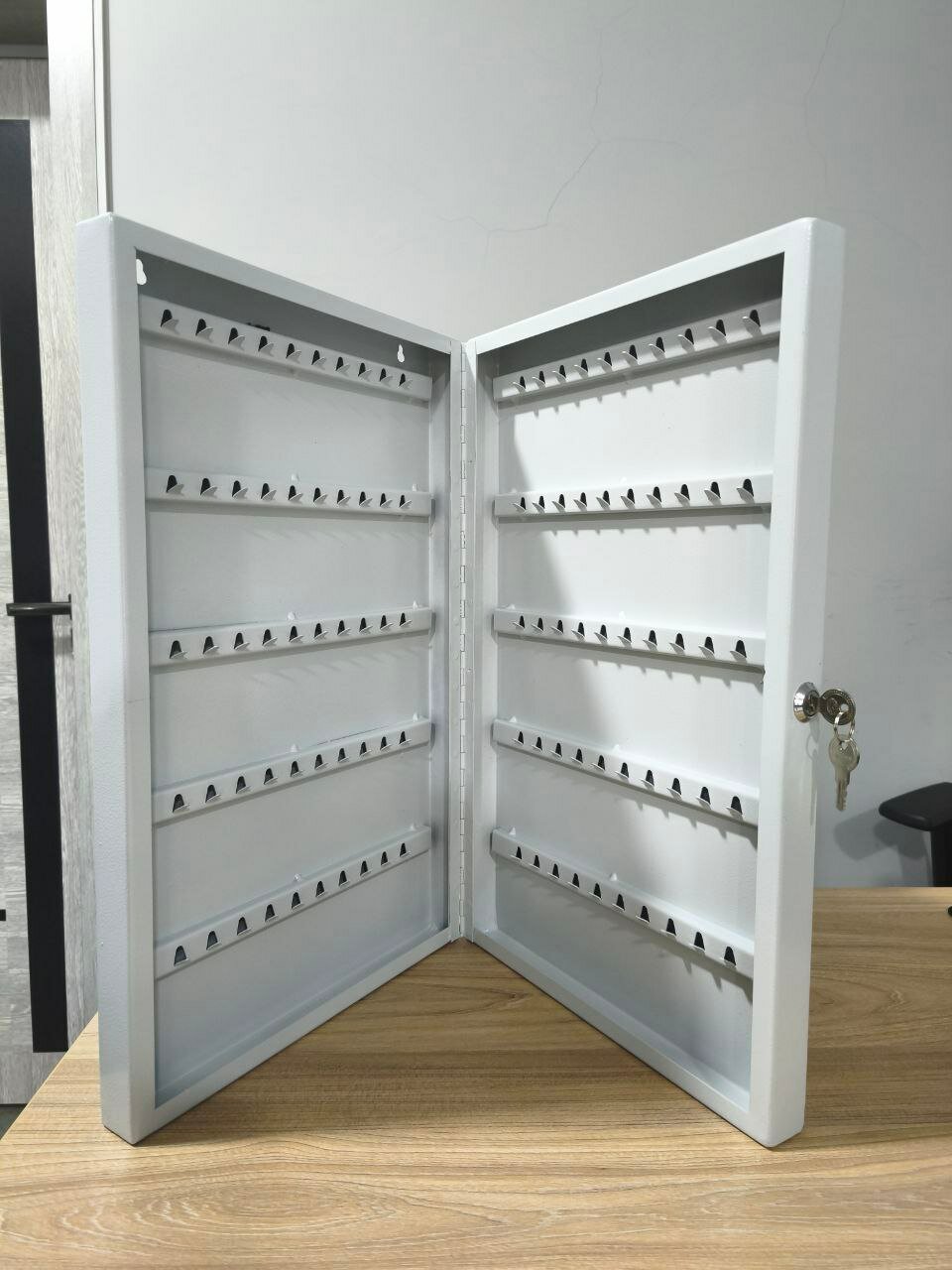 Металлический шкаф для ключей/ Прочная ключница на 100 ключей