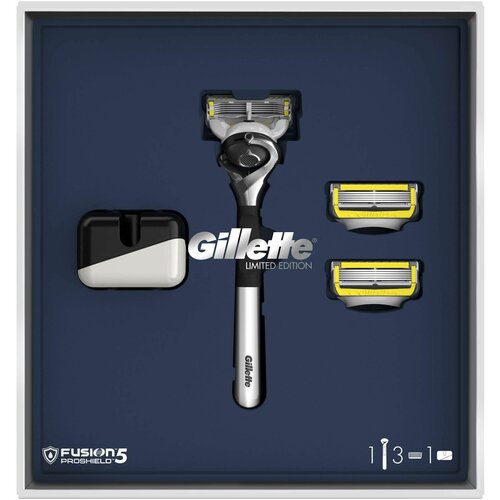 Подарочный набор Gillette Fusion5 ProShield Бритва + 3 сменных кассеты + Подставка