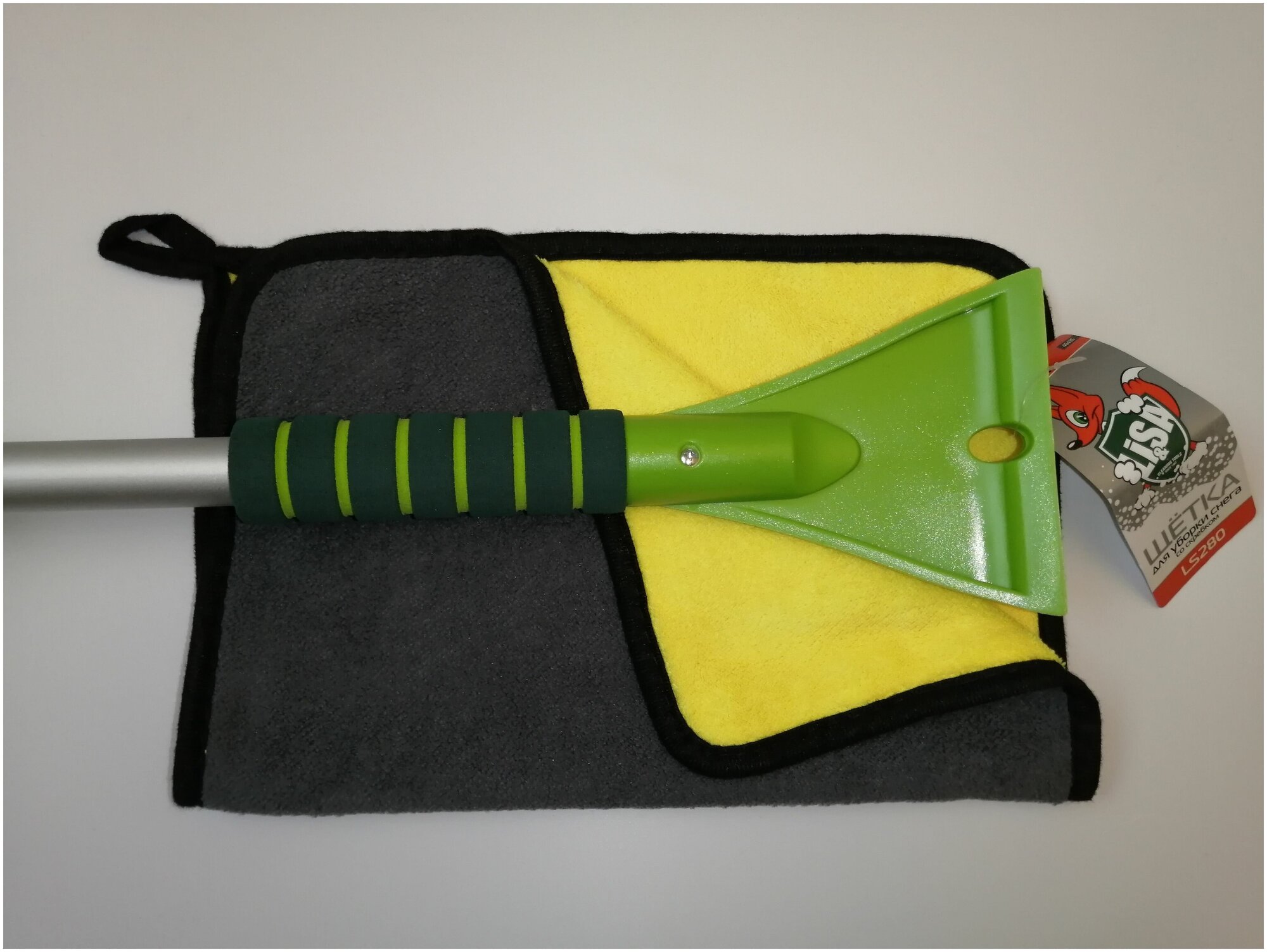 Щетка для снега со скребком Li-Sa поролон ручка изогнутая салатово-зеленая 63 LS280