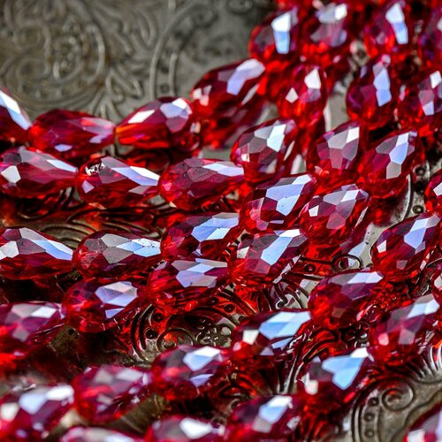 Бусины стеклянные капли капельки 20 шт, граненые, размер 15х10 мм, цвет красный радужный