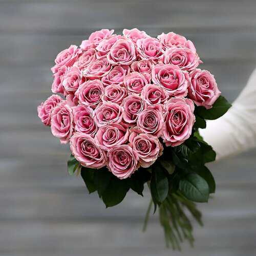 Букет из 29 нежно-розовых роз (Россия) с лентой 60 см Д