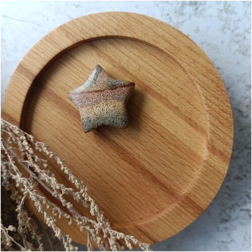 Звездочка из натурального яшмы песочной. 30х30 мм