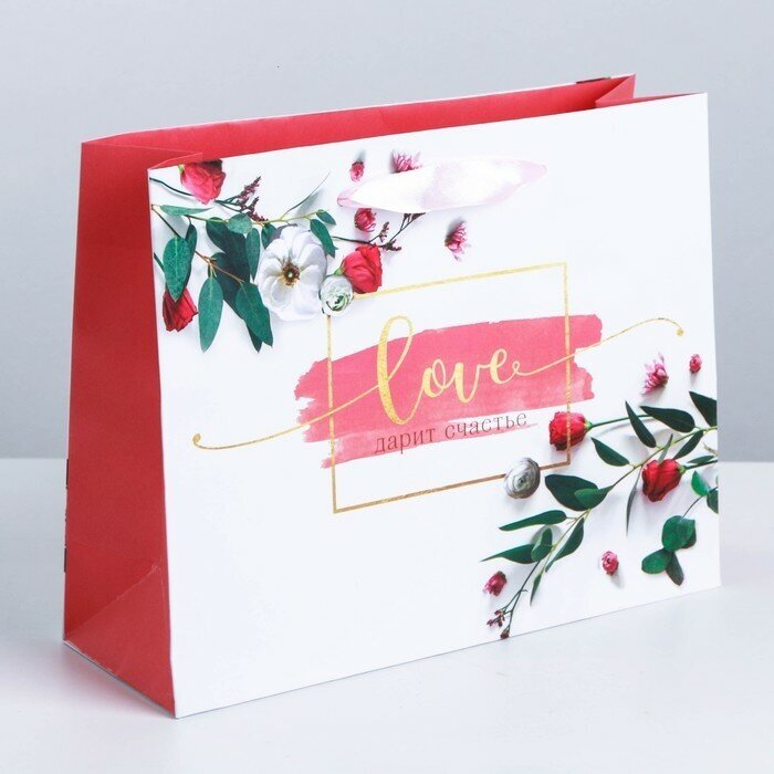Пакет подарочный ламинированный, упаковка, «Любовь дарит тебе счастье», 22 х 17.5 х 8 см