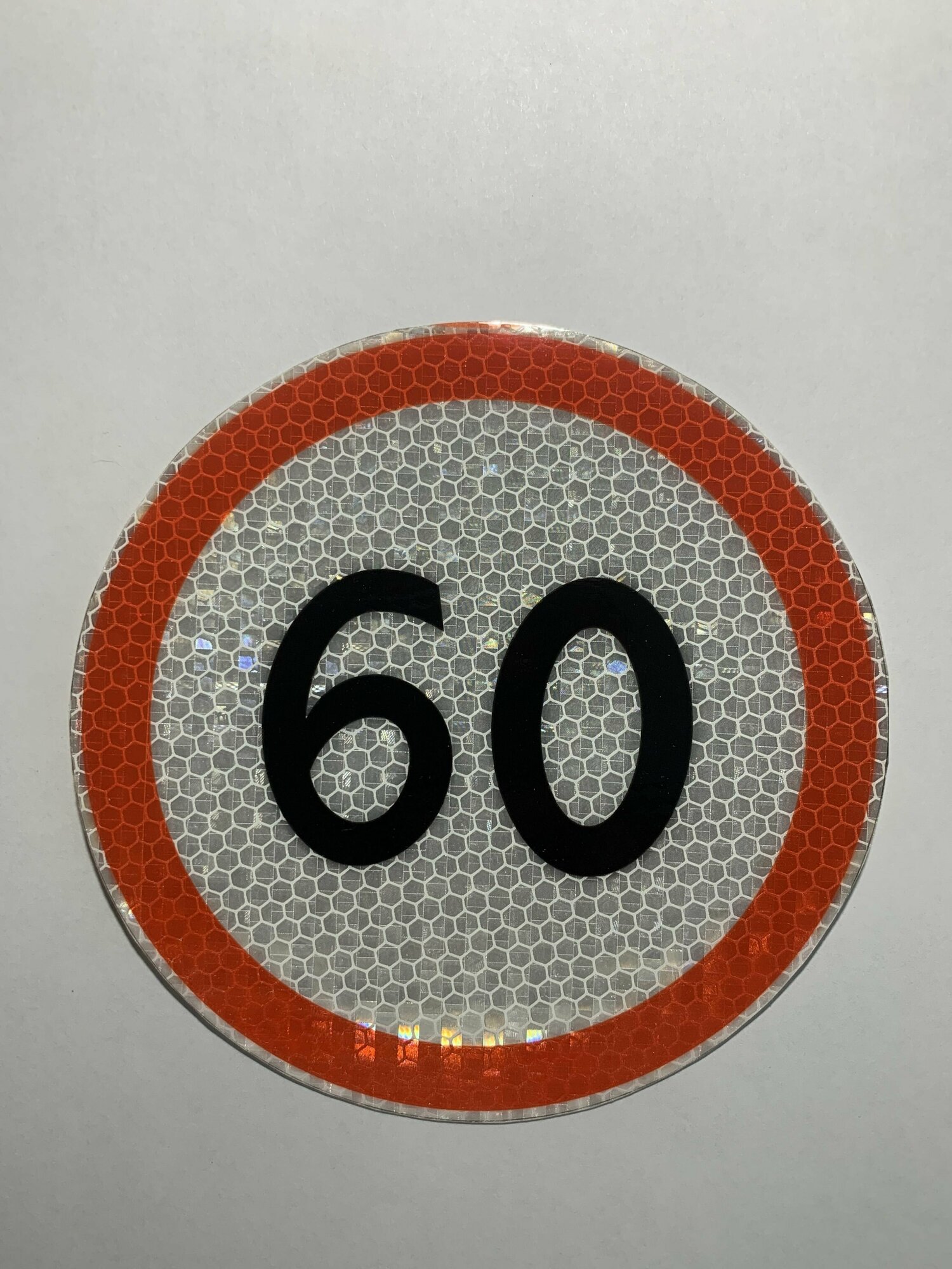 Светоотражающая наклейка на автомобиль Ограничение скорости 60 (d-15см)