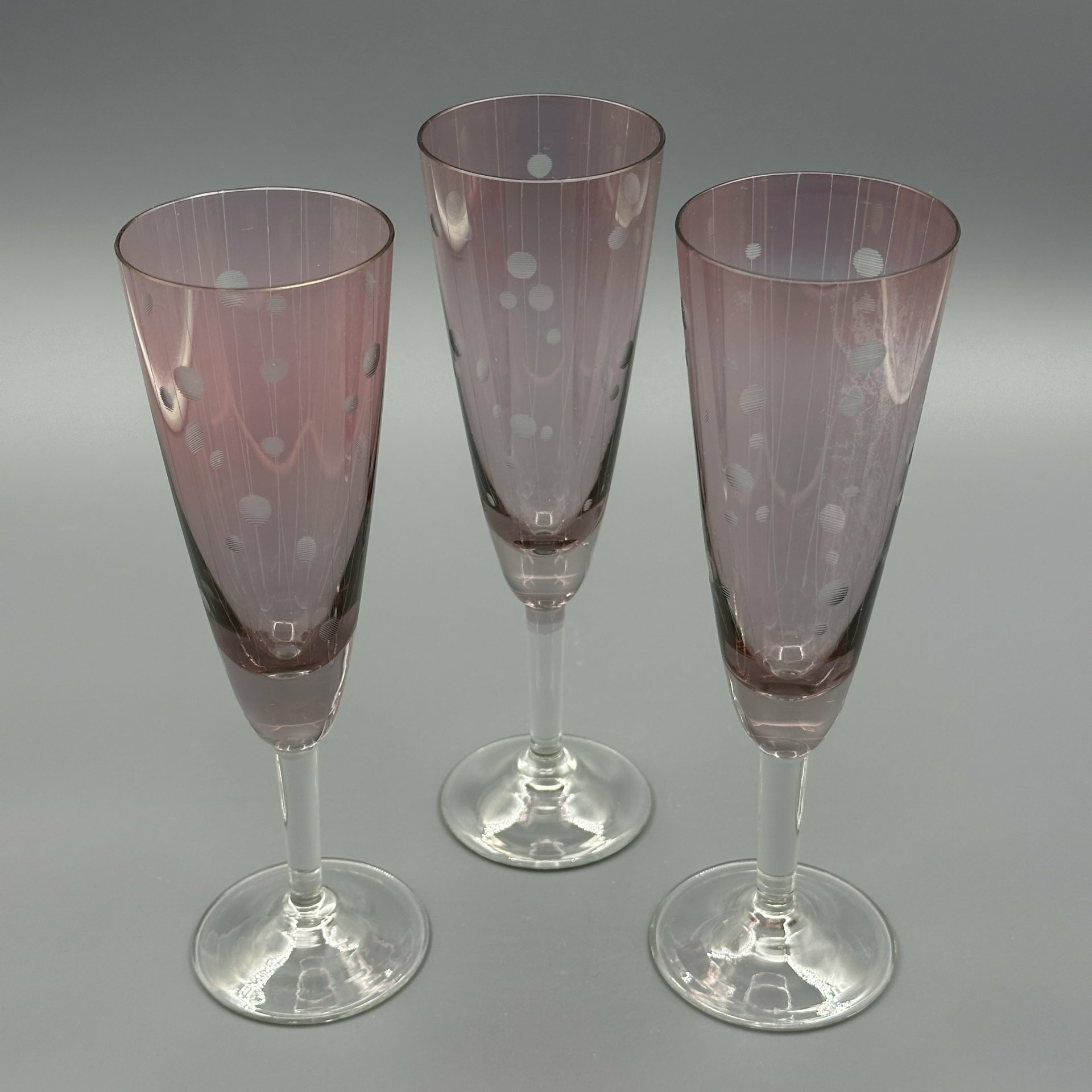 фото Набор из трёх фужеров розового оттенка, стекло, нацвет, СССР, 1960-1990 гг.