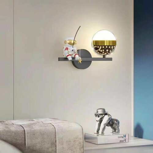 Настенный светодиодный светильник в детскую комнату Flylight космонавт 2950₽