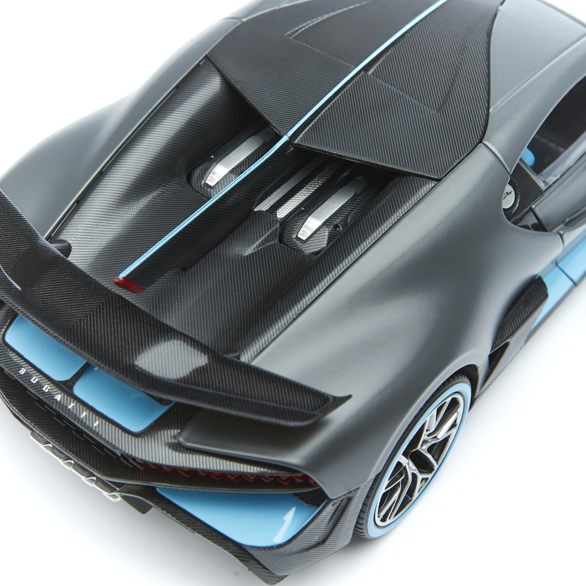 Bburago Коллекционная машинка 1:18 "Bugatti Divo", темно-серый - фото №8