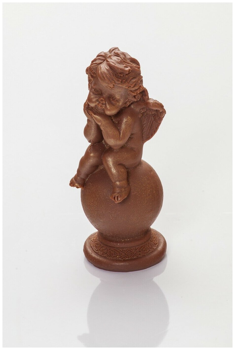Подарочная шоколадная фигура Frade/Фраде - Ангел на шаре (вес-94г) (молочный)
