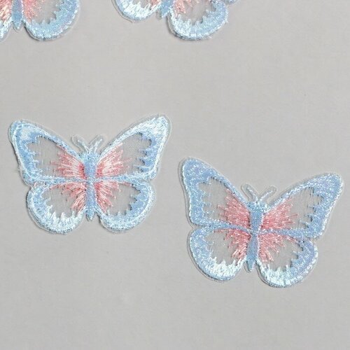 Декор для творчества текстиль вышивка Бабочка голубо-розовая 4,3х5,5 см