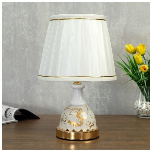 фото Лампа настольная risalux с подсветкой, 1*40 вт, е27, золото, 20*20*36 см