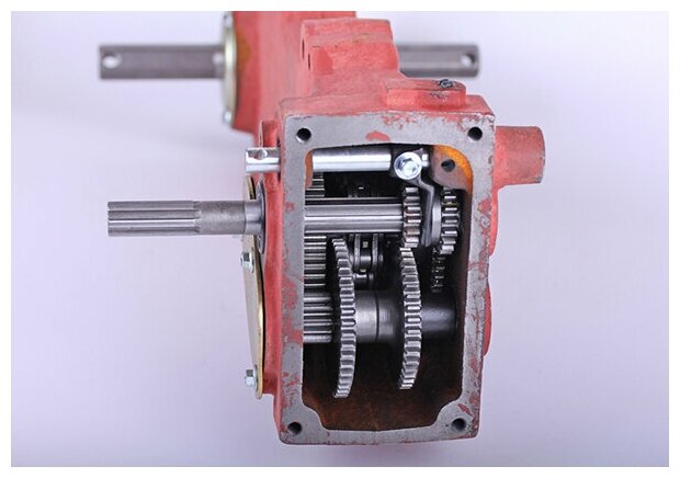 Редуктор в сборе мотоблока, культиватора (чугун) 6,5/8 л.с 2 вперед 1 назад - фотография № 2