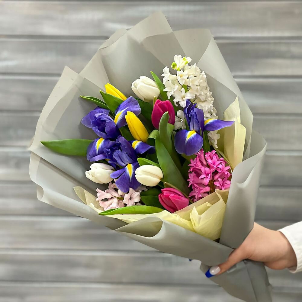 Букет из тюльпанов ирисов гиацинтов 40см