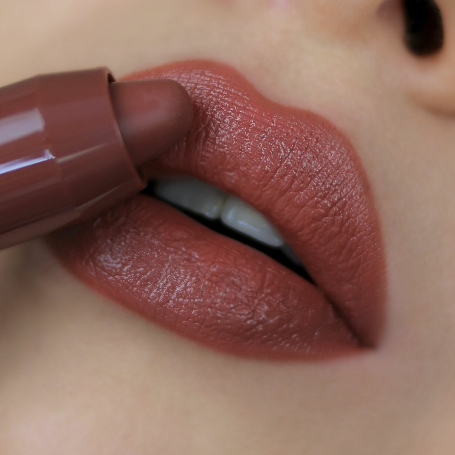 Помада-карандаш Smart girl SATIN COLORS, тон 4, Belor Design — фото 1